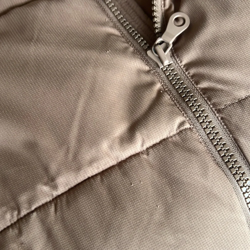 Girlfriend Collective Everyone Puffer Vest in Coffee - Picture 4 of 7